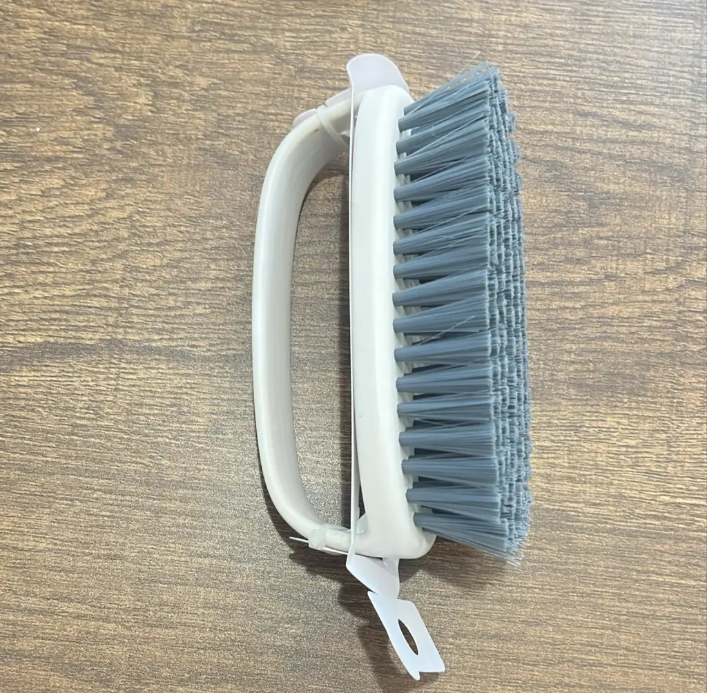 SMALL CLEANING BRUSH - فرشة تنظيف صغيرة
